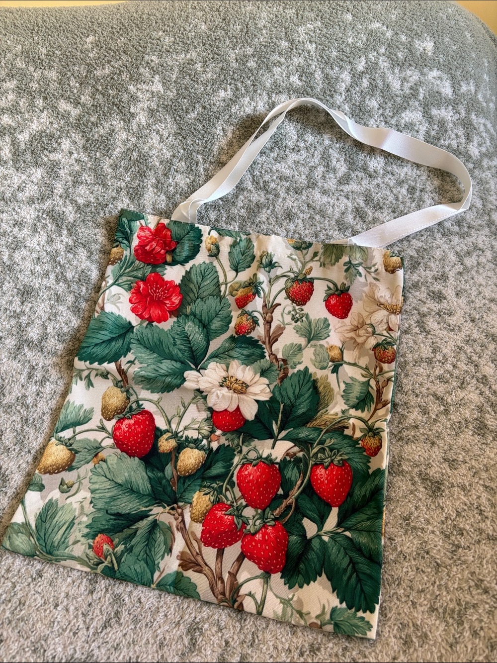 Floral Garden Strawberries Poly Canvas Tote Bag NWT 13.50x15.50”